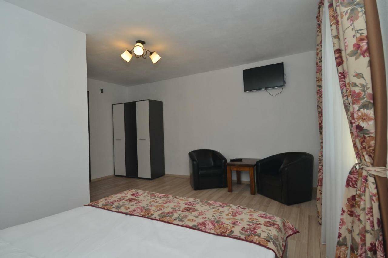 Vila Mogan Hotel Moieciu de Jos Buitenkant foto